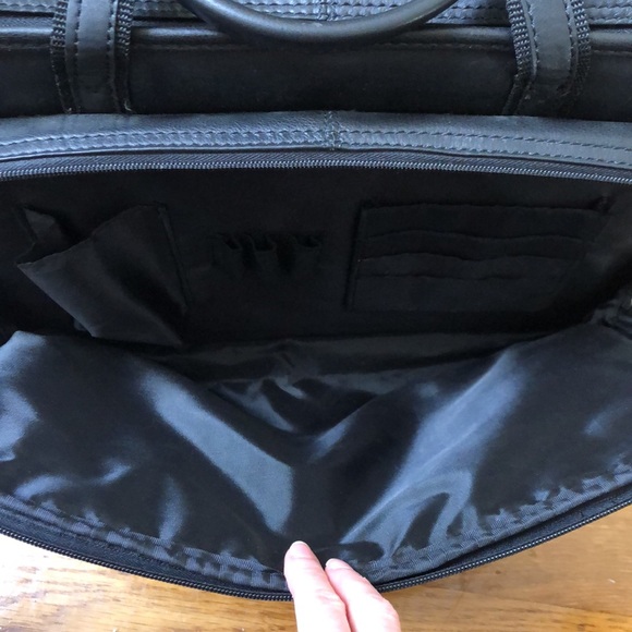 Genuine Leather Wilson’s Briefcase Never Used - Picture 6 of 16